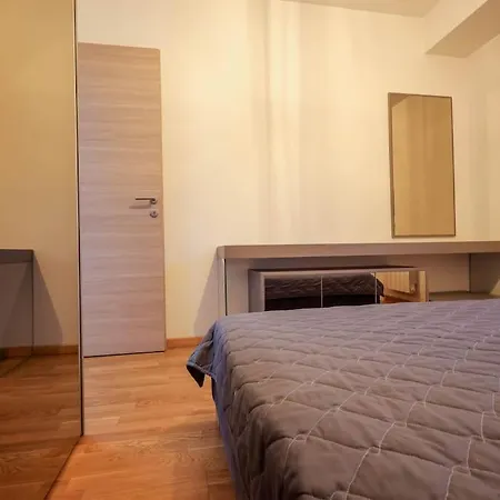 Peaceful And Calm With Free Private Garage Апартаменты *