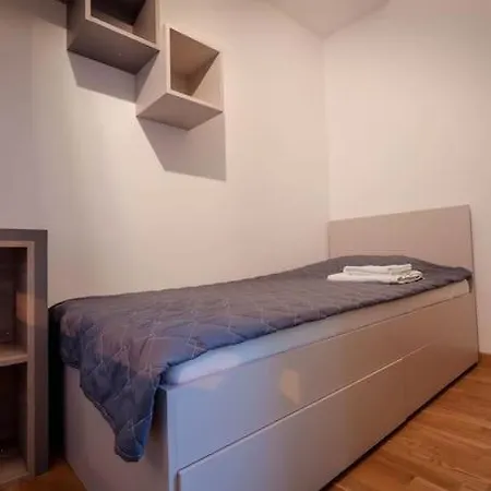 Peaceful And Calm With Free Private Garage *