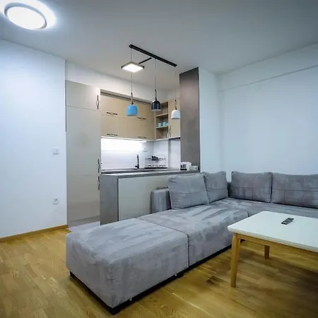 Peaceful And Calm With Free Private Garage Апартаменты